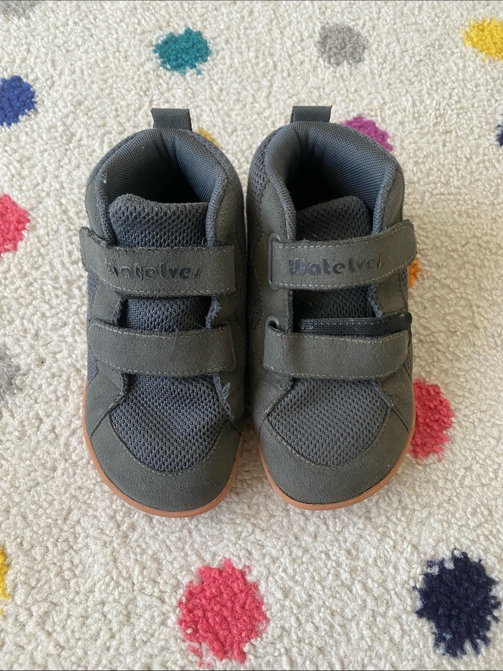Kids Gray Barefoot GUC high top Sneakers SIZE 30 EU